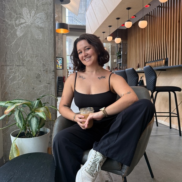 Meet your Posher, Lauren - Picture 1 of 1